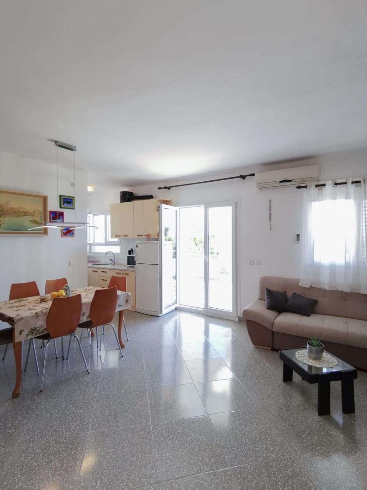Apartments By The Sea Mimice, Omis - 14230 Pokoj fotografie